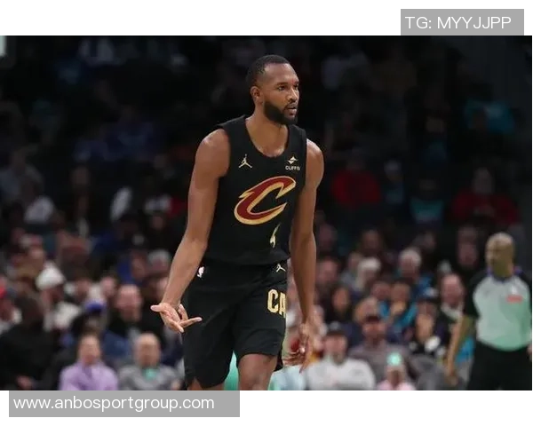 莫布里高效表现7投5中贡献14分5篮板4助攻三分球命中率出色